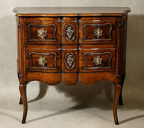 Petite-commode-provençale-arbalète-noyer-Provence-18e
