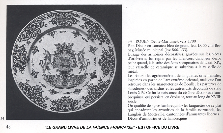Plat   dcor en camaeu bleu de grand feu