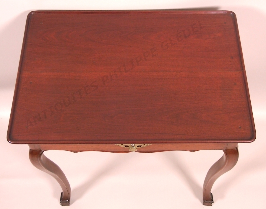 Table-cabaret-de-port-malouine-acajou