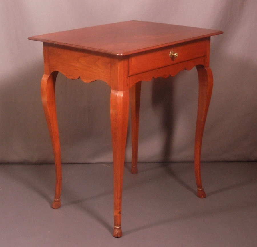 Petite-table-Louis-XV-rochelaise