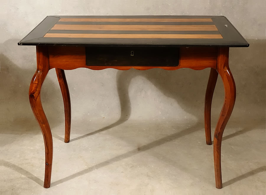 Très rare table en bois de rose massif et ébène de Ceylan La Rochelle XVIIIe