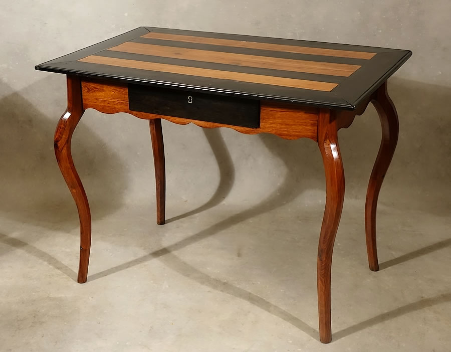 Table de port rochelaise en bois de rose massif et ébène massif 18e