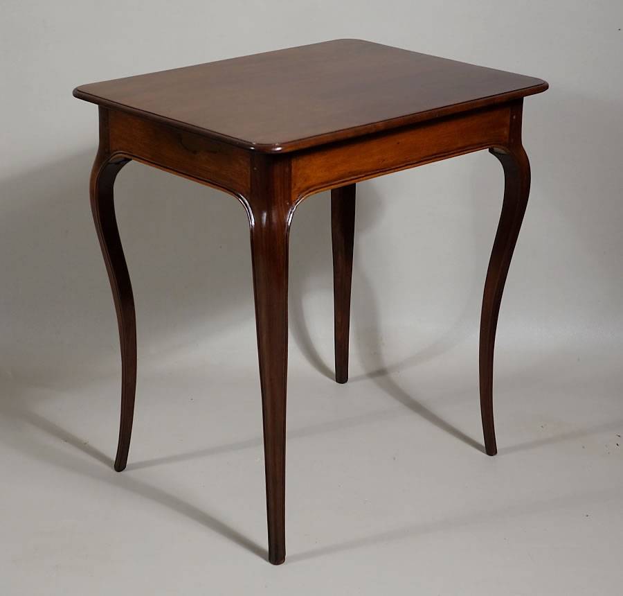 Table-volante-Louis-XV-attribuable-Georges-Jacob
