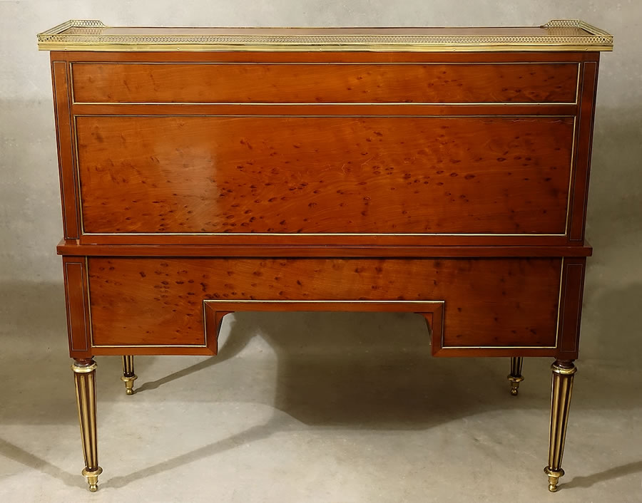 Bureau cylindre en acajou moucheté et ébène d'époque Louis XVI, vue de dos