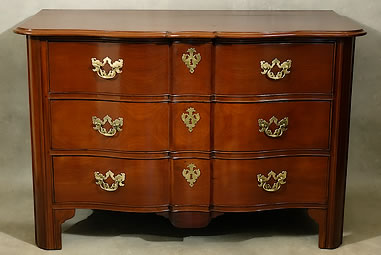 Photo vignette de la commode de port en acajou massif de boulogne sur mer
