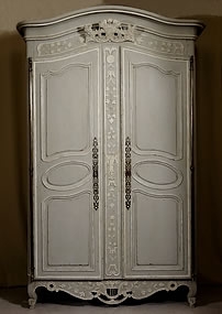 Armoire-provençale-Nîmoise-laquée-peinte-gris-rechampi-crème-Provence-XVIIIe