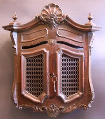 Venetian-Palace-mailbox-Italian-baroque