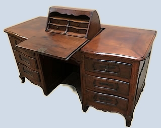 Bureau-plat-de-changeur-en-capucin