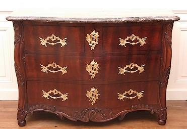 Commode-de-port-malouine-malouine-noyer-sculpte-Saint-Malo-Vallee-de-la-Rance