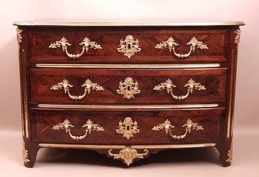 Commode-Louis-XIV-parisienne-marquetée-plateau-décor-géométrique-et-lingotiere