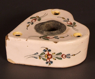 Encrier-faience-Sinceny-Rouen-forme-de-coeur