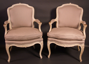 Paire de fauteuils de style L XV en bois laqué Epoque fin XIXè