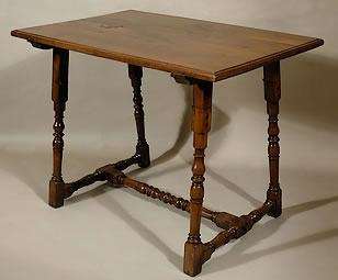 Louis-XIII-walnut-foldable-carriage-table-1600