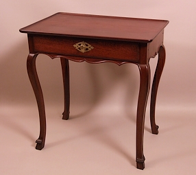Louis-XV-Cuba-mahogany-cabaret-table-from-Saint-Malo.jpg