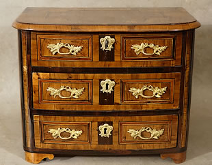 Commode de maîtrise Louis XIV grenobloise Dauphiné  XVIIIe 