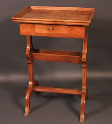 table-tricoteuse-noyer-Epoque-Restauration