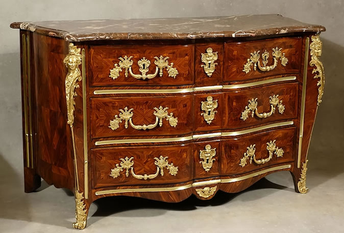 Commode d'apoque Régence attribuée à Etienne Doirat